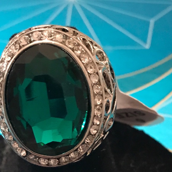 Jewelry - Oval Emerald color statement ring.  ☘️ ☘️